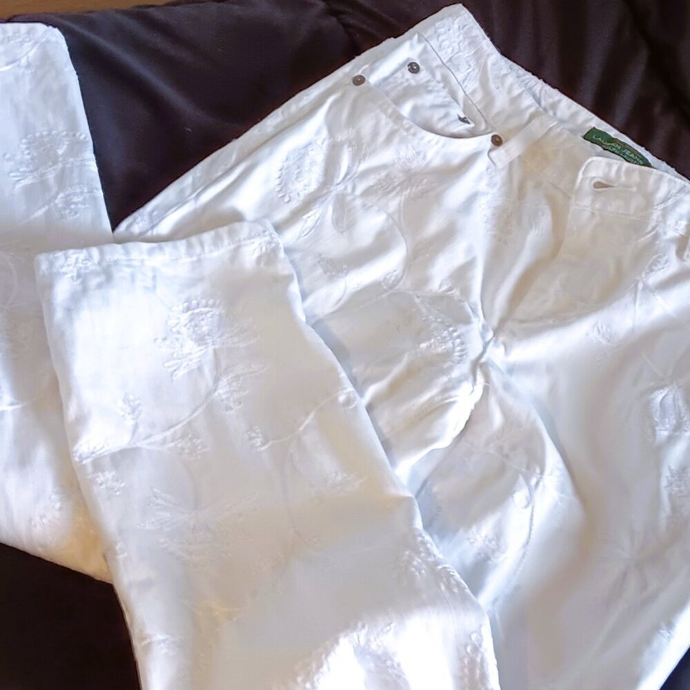 WHITE EMBROIDERED J. CREW TOP, S & WHITE EMBROIDERED RALPH LAUREN JEANS, 8 - Picture 4 of 6